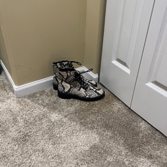 Shutz snakeskin | python combat boots - Picture 3 of 6